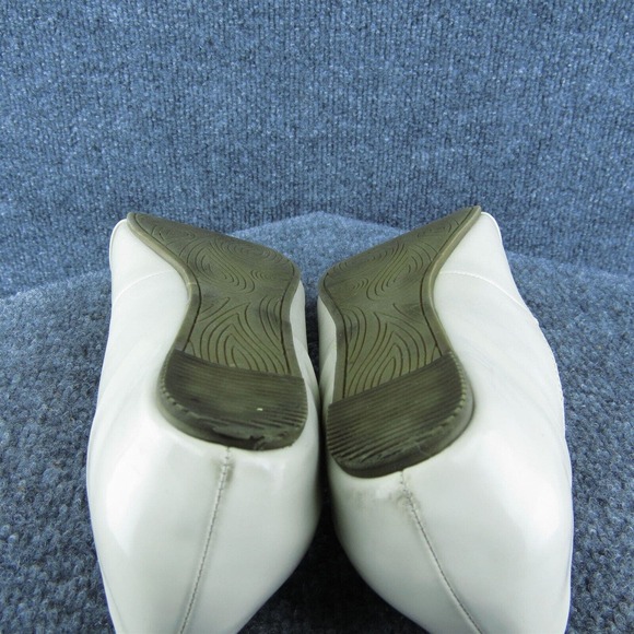 Cliffs by White Mountain Playdate Women Flat Shoe Beige Synthetic Slip On Sz 8.5 - Picture 9 of 9